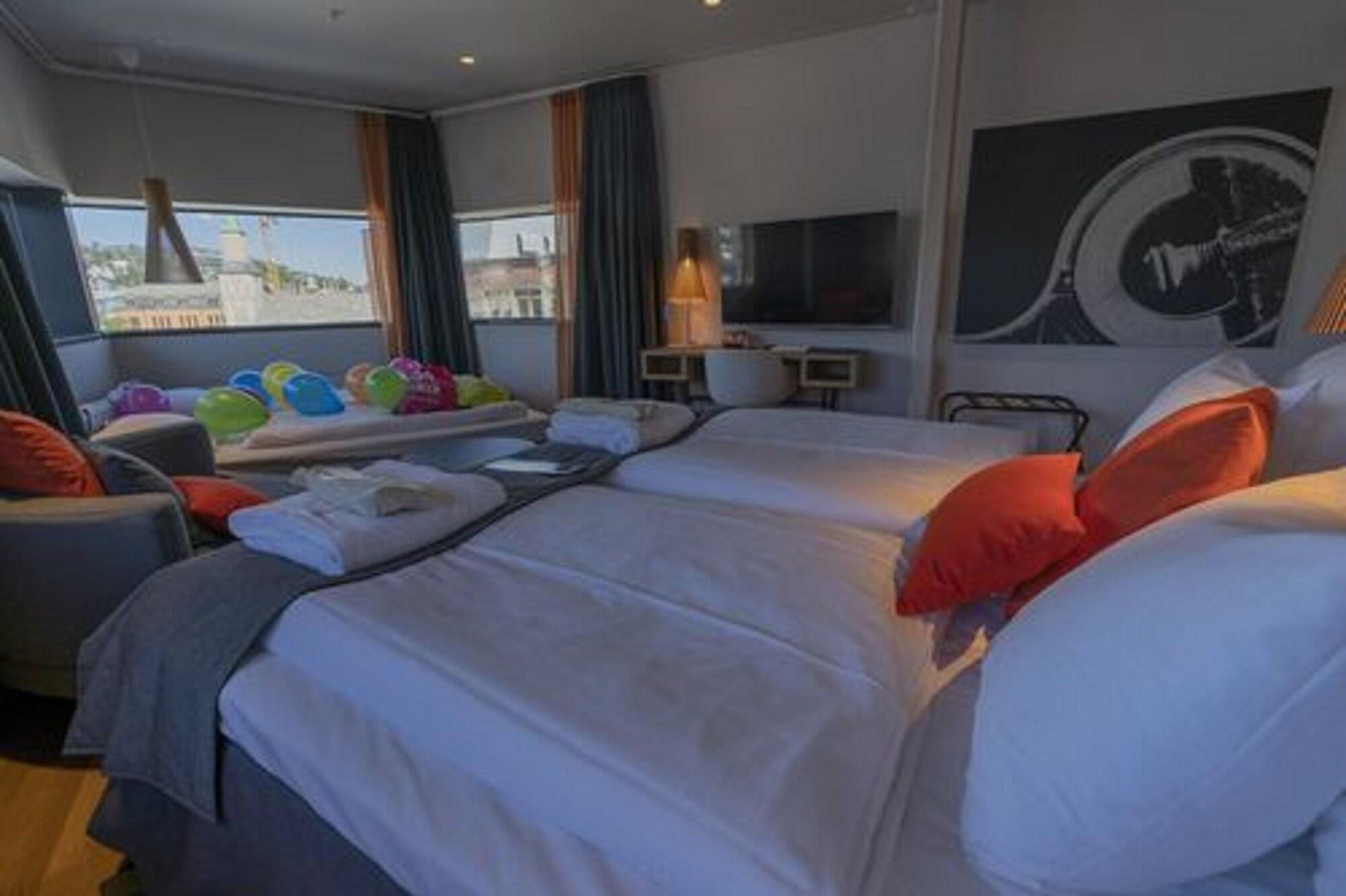 Hotel Clarion The Edge 4*